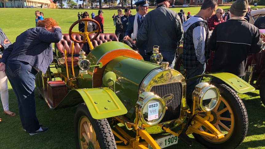 Vintage cars begin the Bay to Birdwood 2018