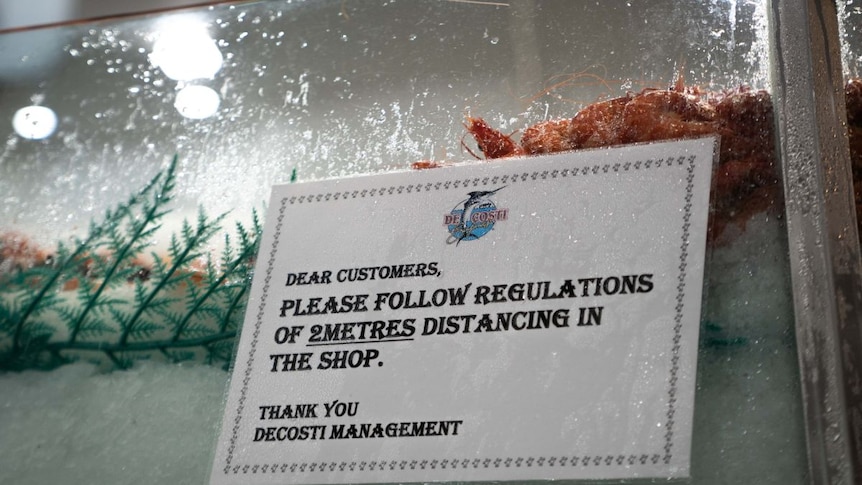sign says pleasse follow regulations of 2 metres distancing in this shop