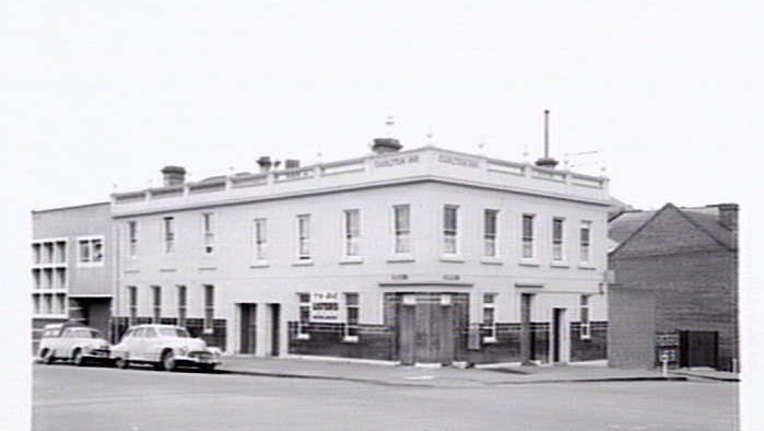The Carlton Inn Hotel, on the corner of Pelham and Leicester streets, Carlton in 1957.