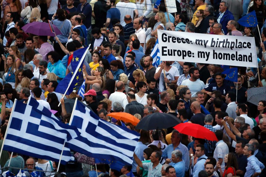 Pro-Euro protesters in Athens