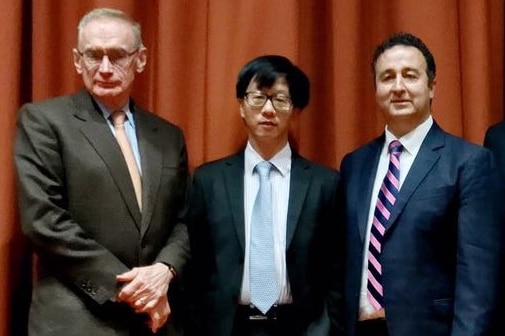 新南威尔士州前州长鲍勃·卡尔、陈弘教授和莫索曼出席2018年的活动。