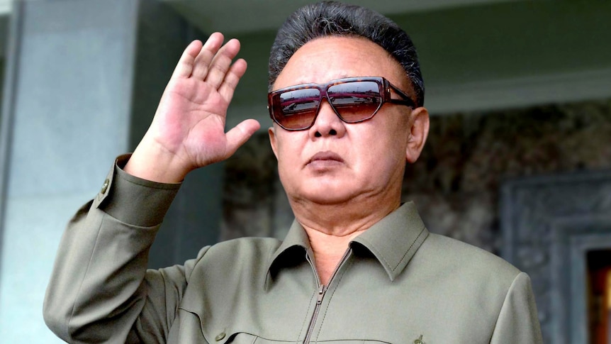 Kim Jong il looks at soldiers taking part in a military parade.