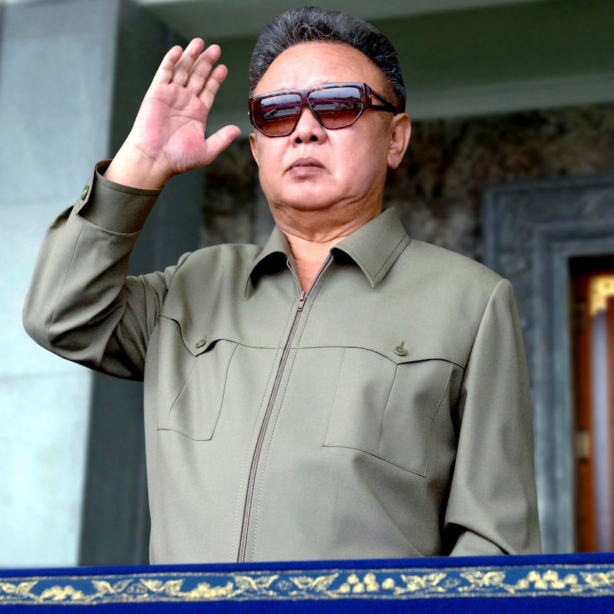 Kim Jong il looks at soldiers taking part in a military parade.