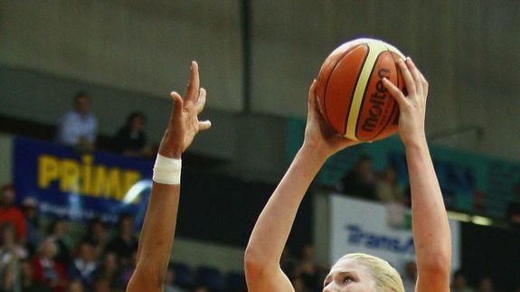 Driving force...Lauren Jackson will come off her stellar WNBA season to guide the Opals.