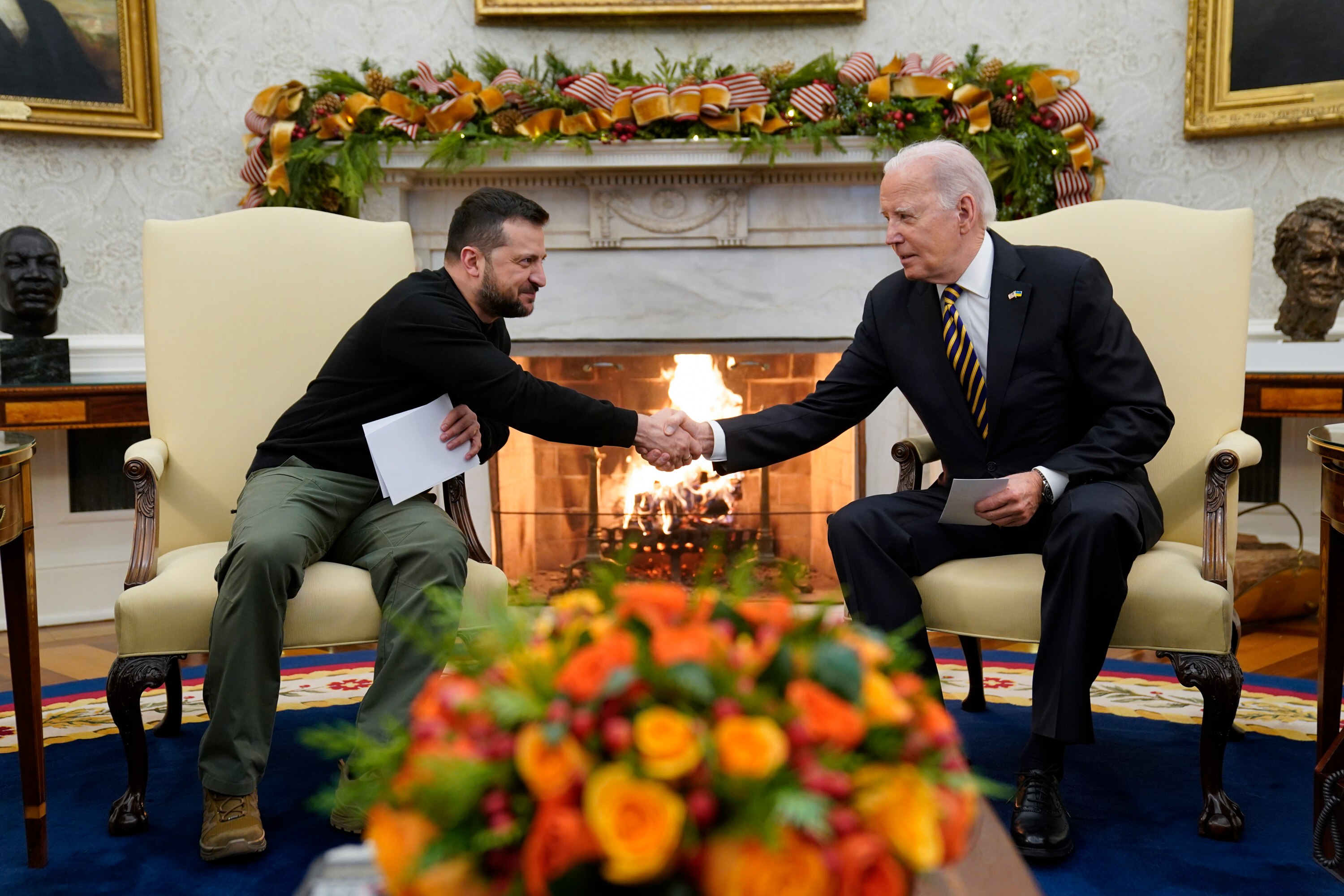 US President Joe Biden shakes hands with Ukrainian President Volodymyr Zelenskyy