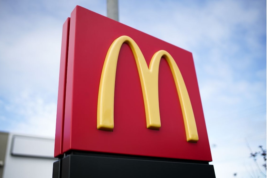 A yellow M on a red square sign