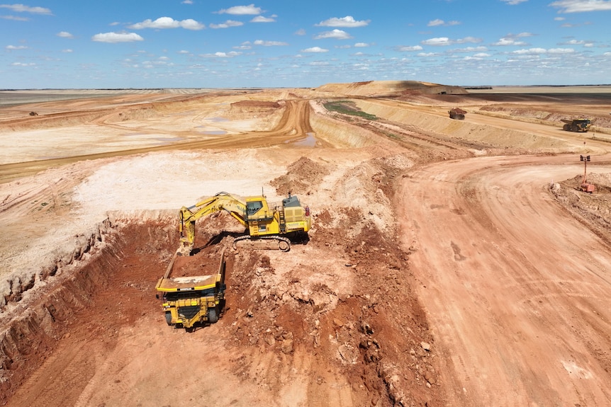 Operations at the mineral sands mine at Mercunda as seen by a drone flown by Nathan.