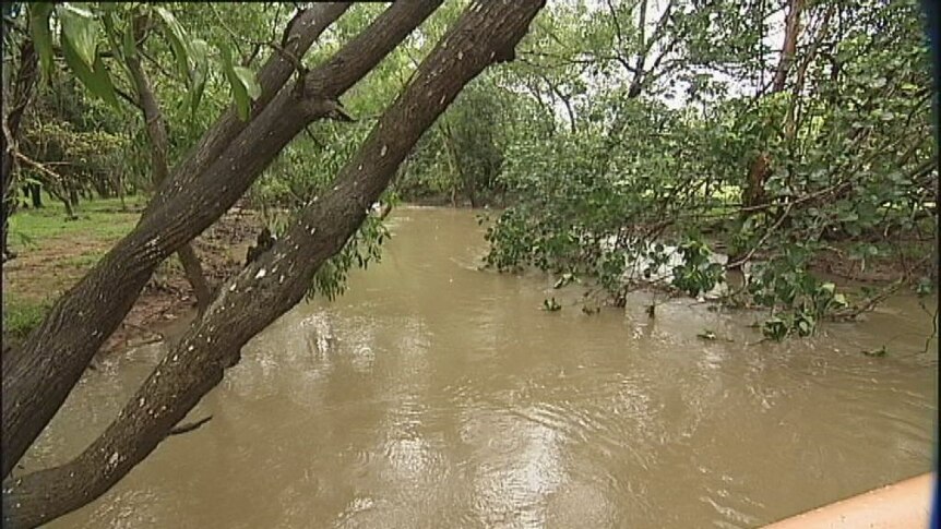 Darwin suburbs warned of possible flooding