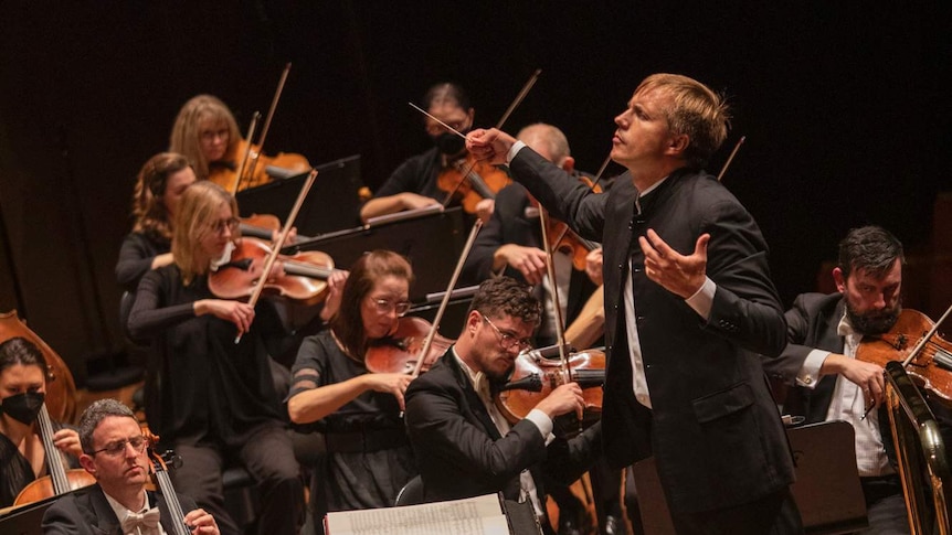 Vasily Petrenko conducts the Melbourne Symphony Orchestra on stage at Hamer Hall
