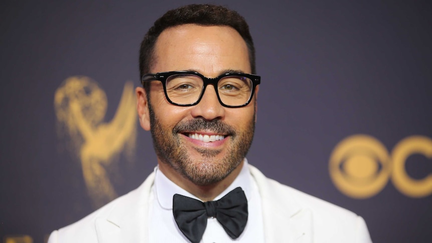 Entourage star Jeremy Piven wears a white suit and black bowtie at the 69th Primetime Emmy Awards.