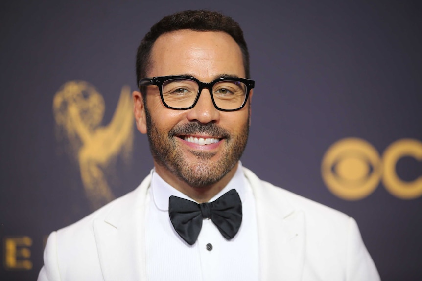 Entourage star Jeremy Piven wears a white suit and black bowtie at the 69th Primetime Emmy Awards.