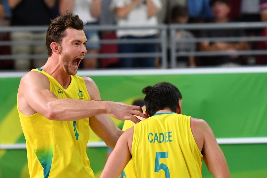 Australian basketballers celebrate winning Commonwealth Games gold medal