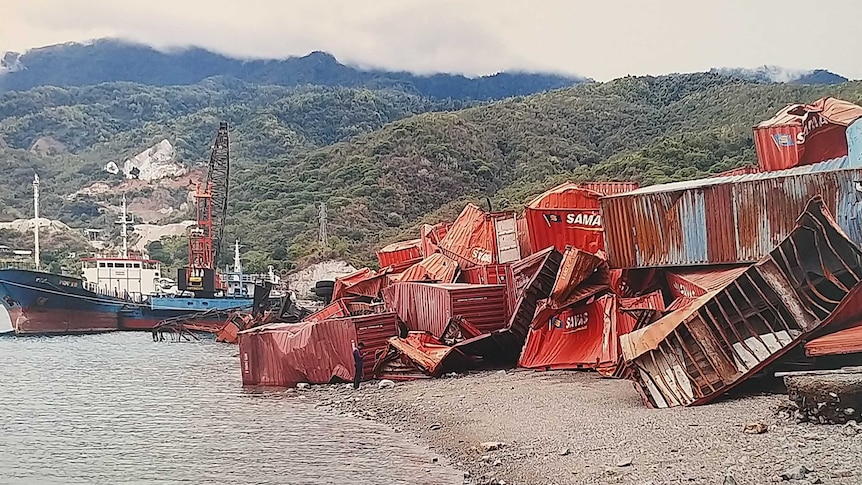 Bencana tsunami di Palu menimbulkan dampak ekonomi yang tak sedikit bagi para korban.