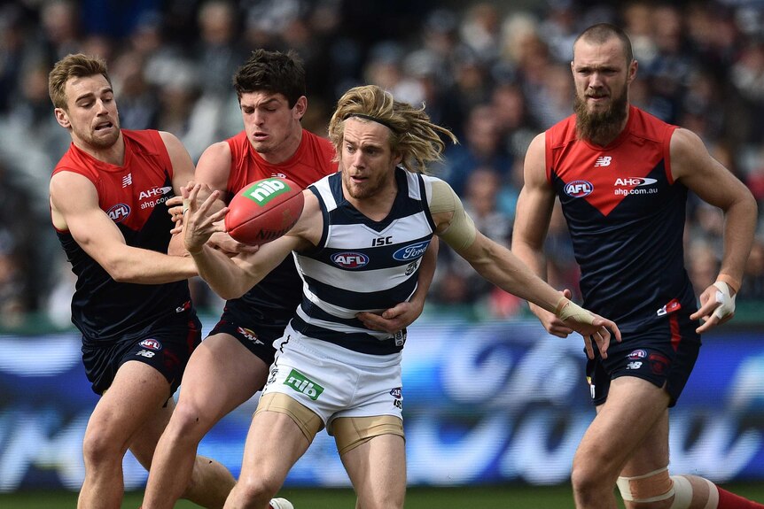 Cameron Guthrie on the ball for Geelong