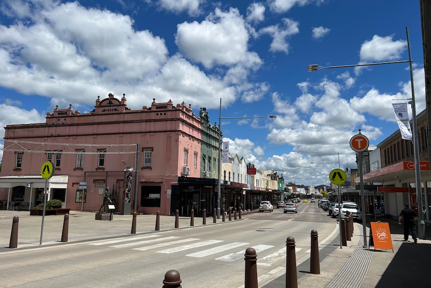 A view looking up Lithgow's main street with the sun shining. 