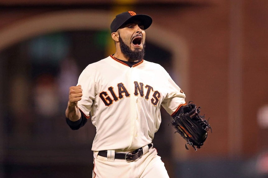Sergio Romo gets final out for Giants in game two