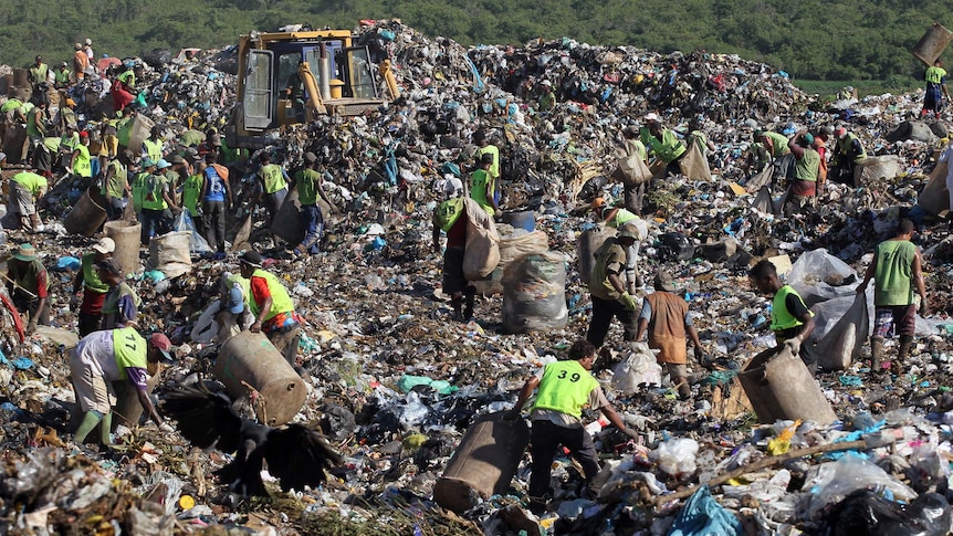 People collect recyclable materials from the Jardim Gramacho landfill