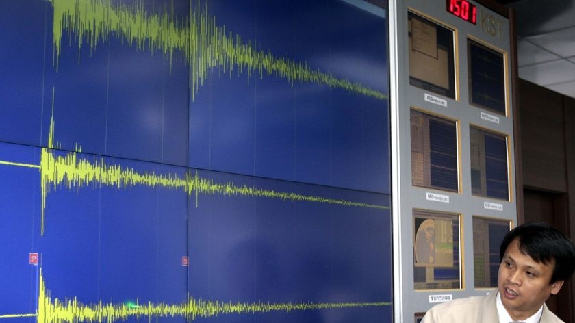 A South Korean meteorological official shows reporters the seismic waves from the nuclear test