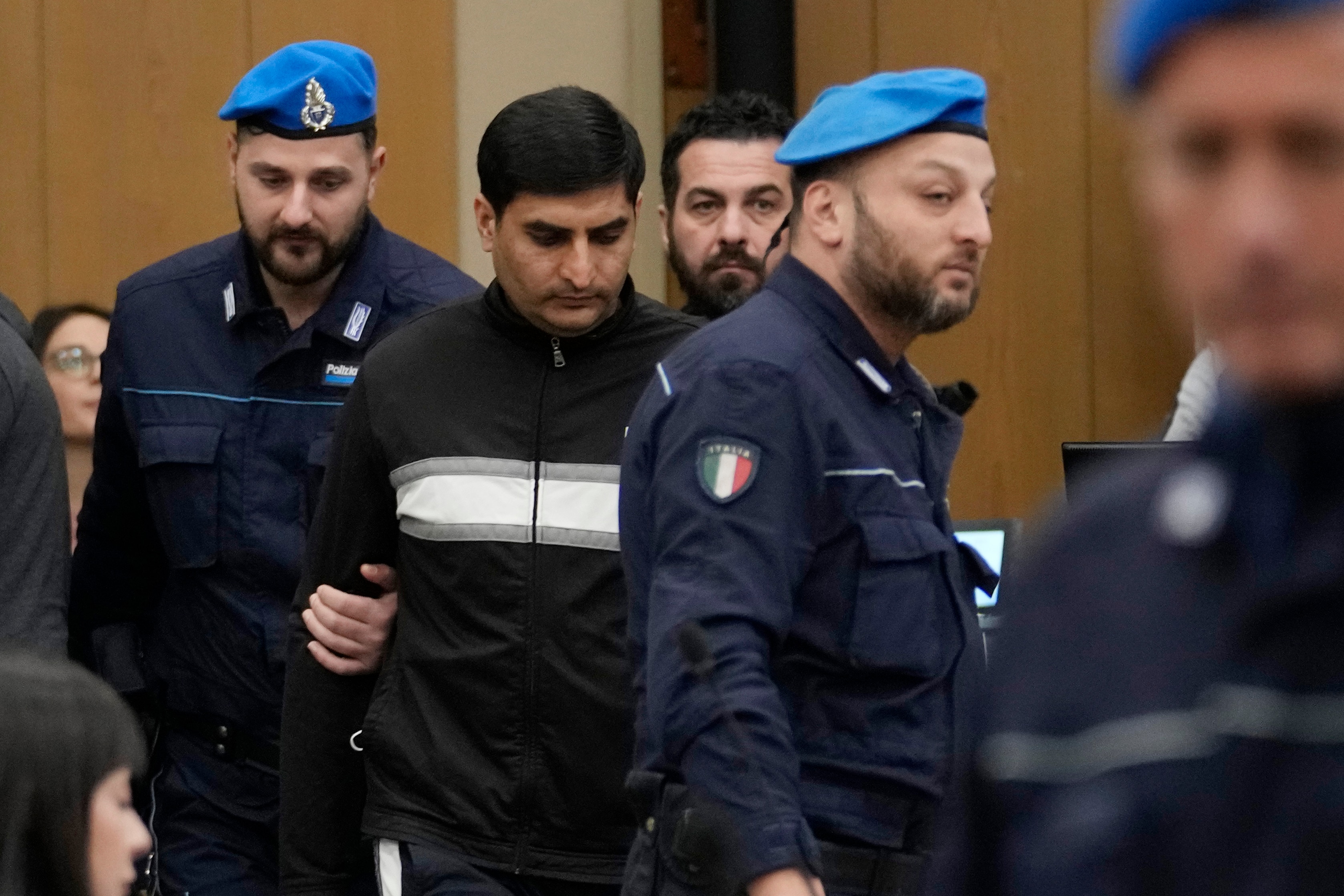 Parents of Saman Abbas sentenced to life in jail after killing daughter(00)