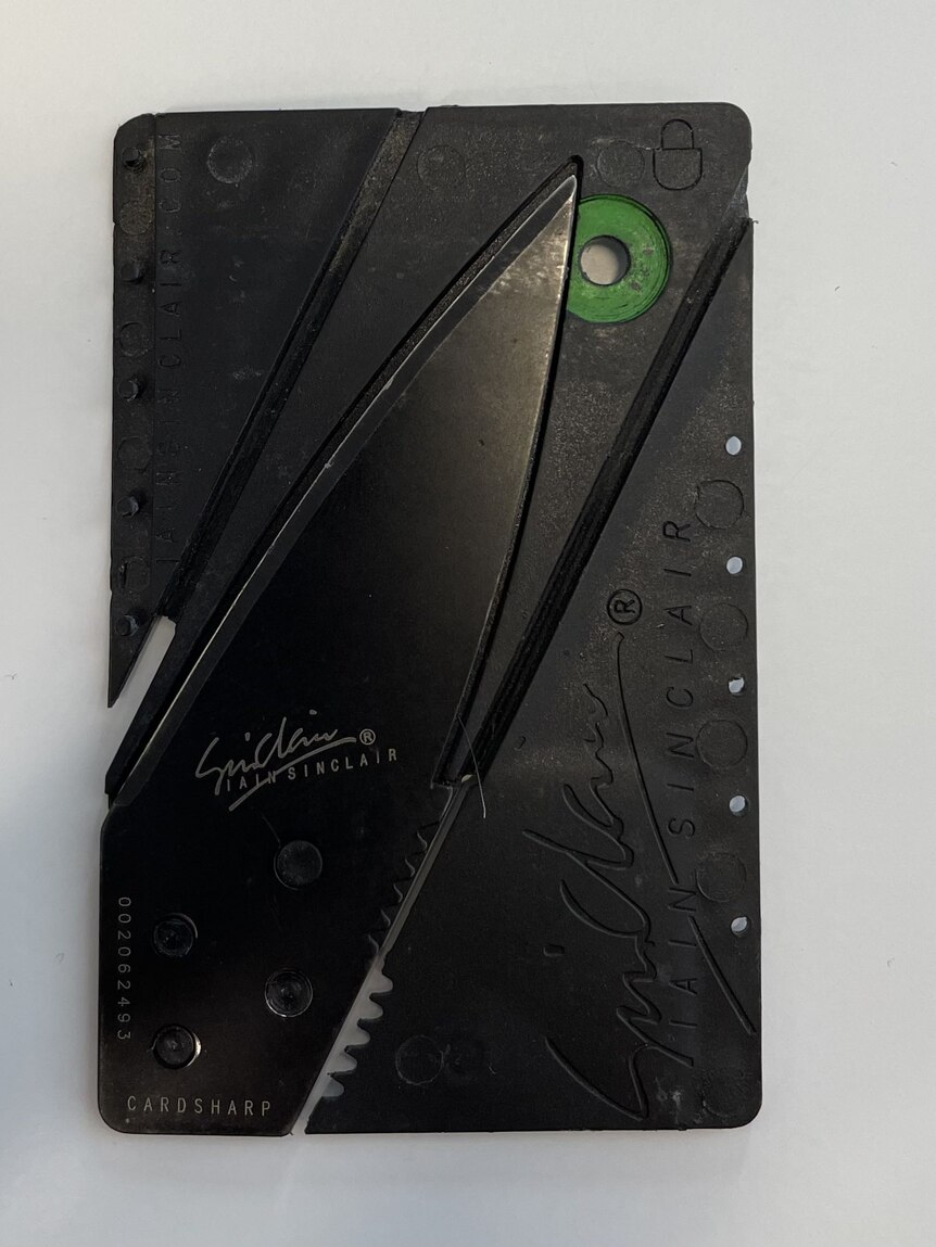 An image of a card knife.