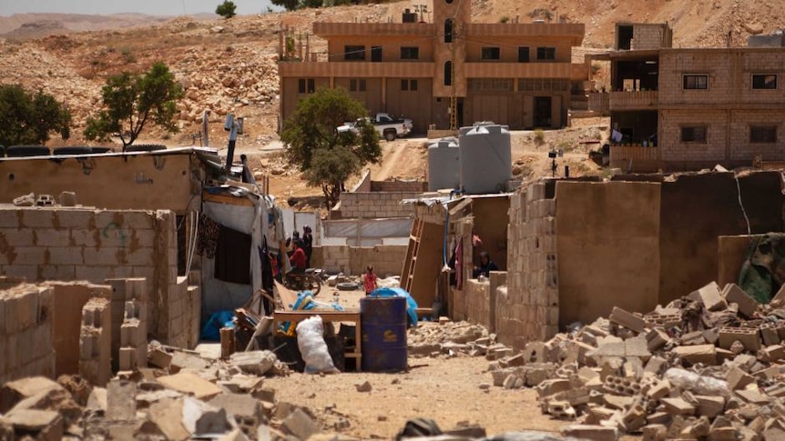 Pemerintah Lebanon melarang bangunan permanen di kamp pengungsi.