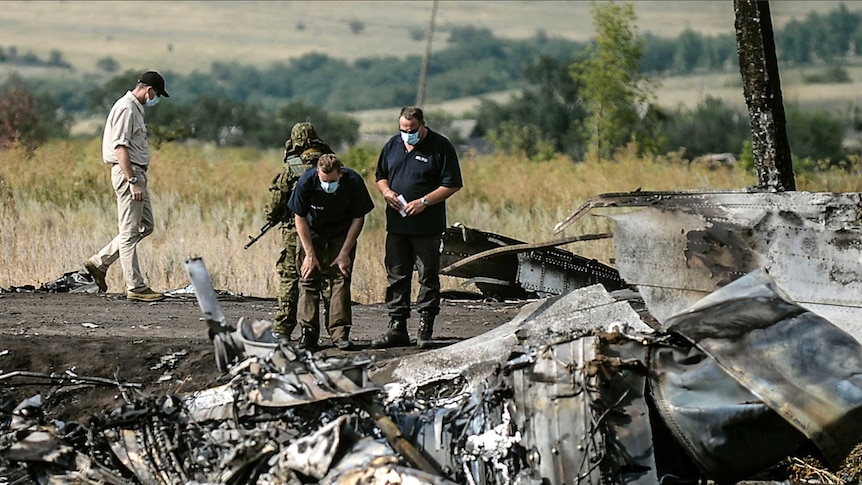 Investigators continue work at MH17 crash site