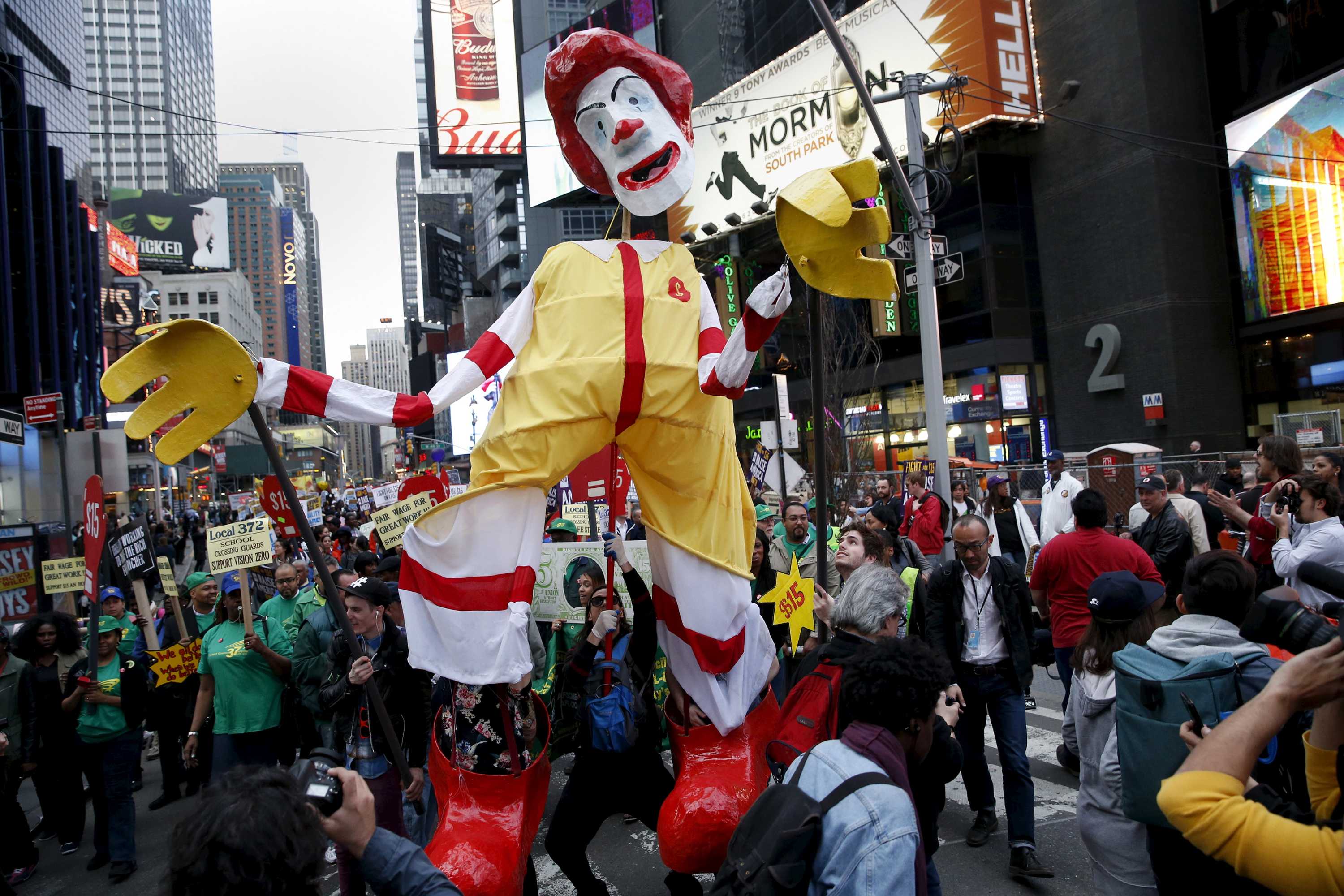 Thousands of fast food workers protest in New York City to demand $15 ...