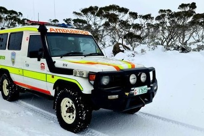 An Ambulance Tasmania vehicle in the snow