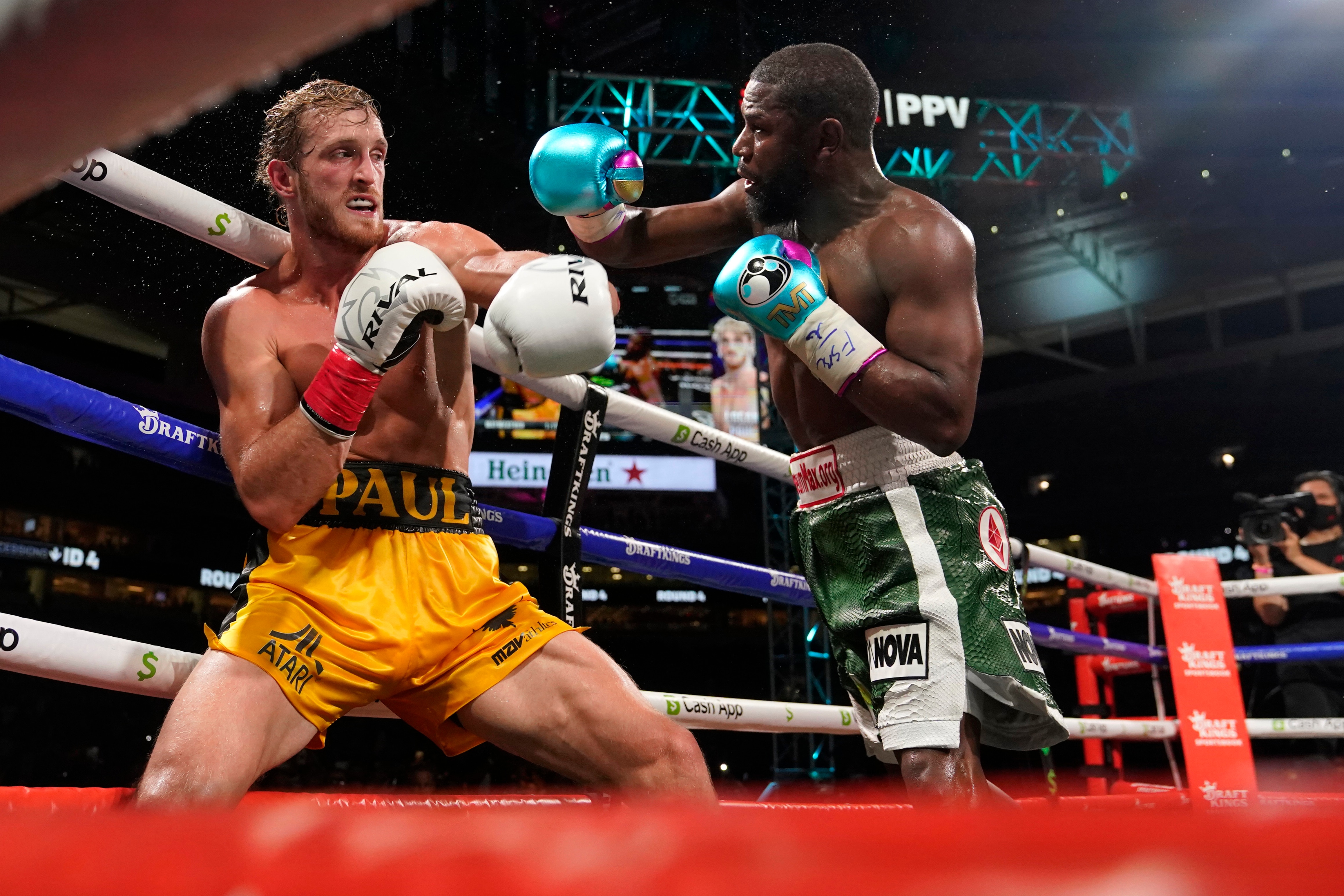 SecondsOut Boxing News - Main News - Jake Paul survives big shot