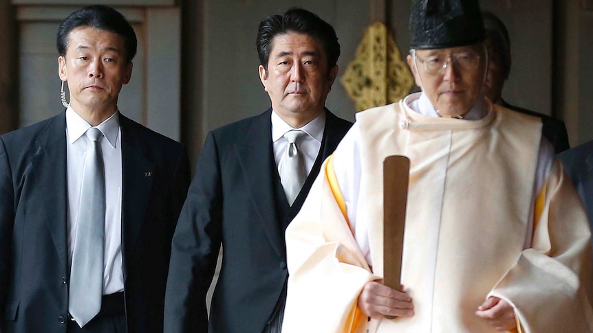 Shinzo Abe visits Tokyo war shrine