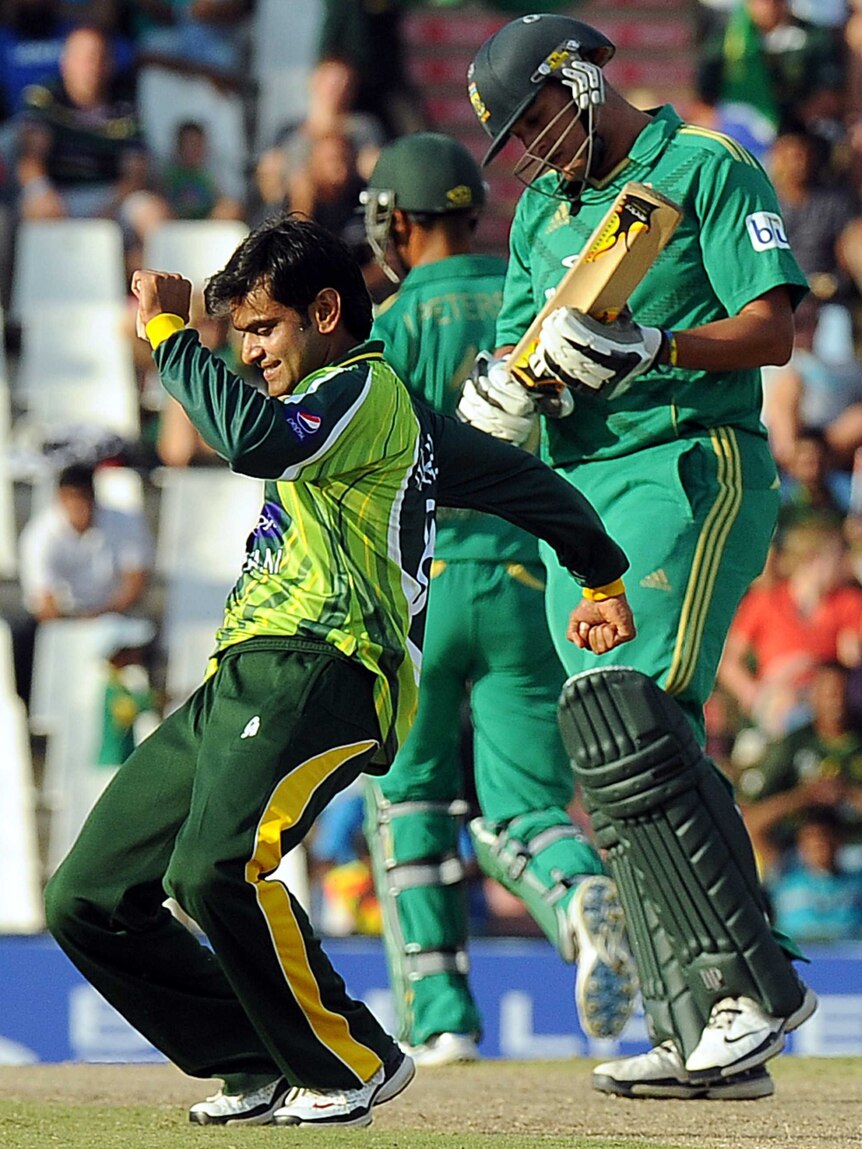 Hafeez gets down as Proteas go down