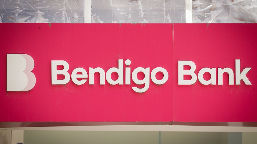 A red Bendigo Bank sign. 