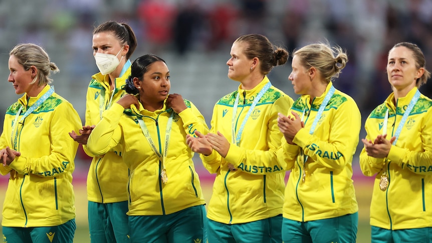 Australia;s women's cricketers stand with medals