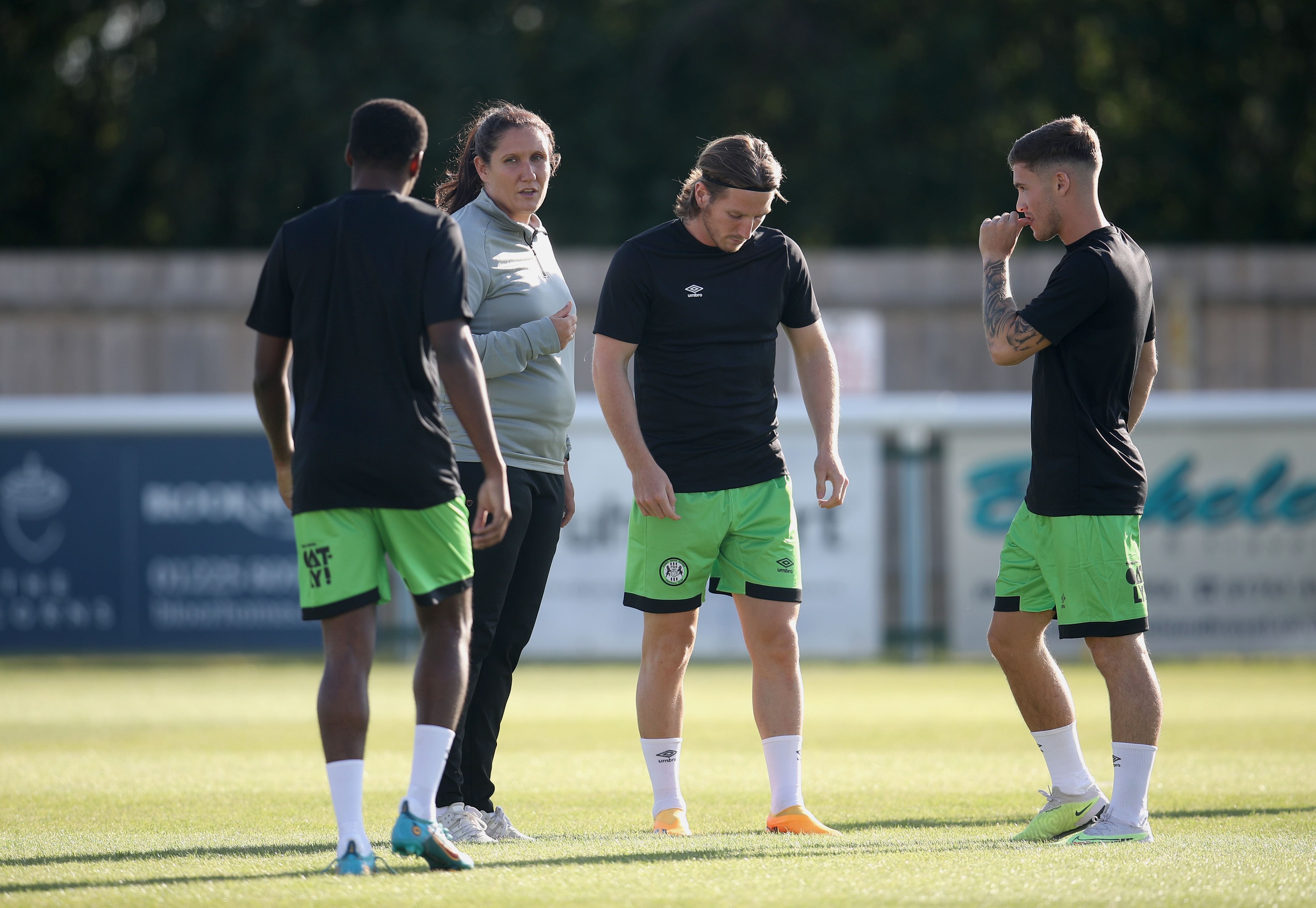 Hannah Dingley talks to players