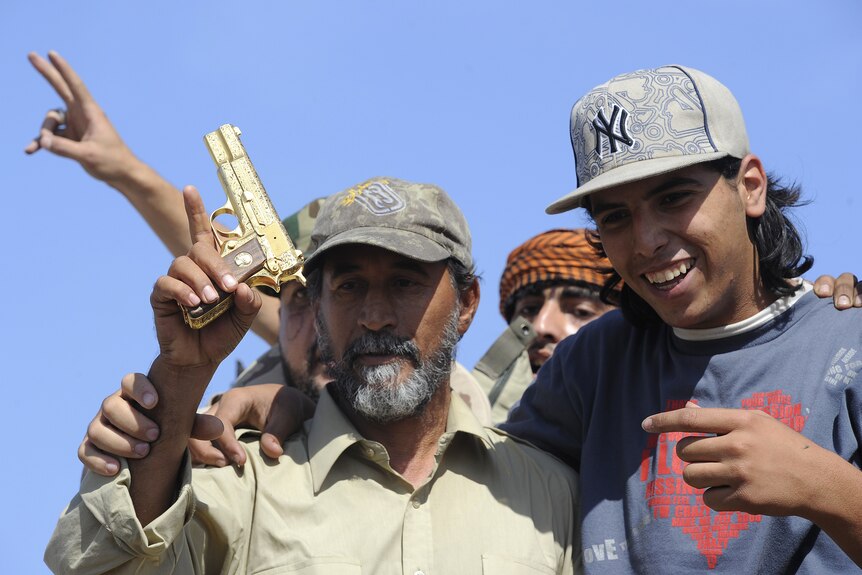 Gaddafi's gun is held by a Libyan fighter (better for wide shot)