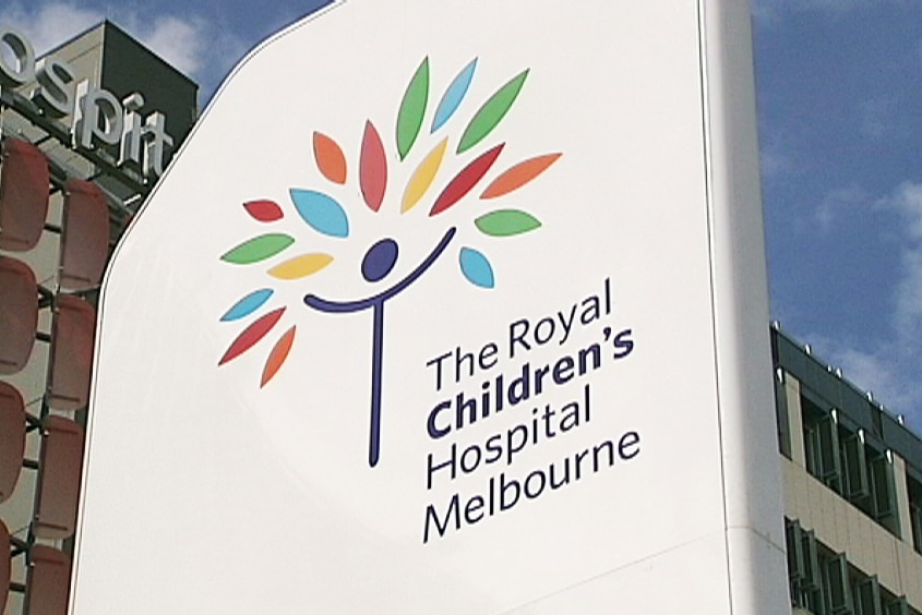 A sign for the Royal Children's Hospital Melbourne, which has its name and a colourful logo on white background.