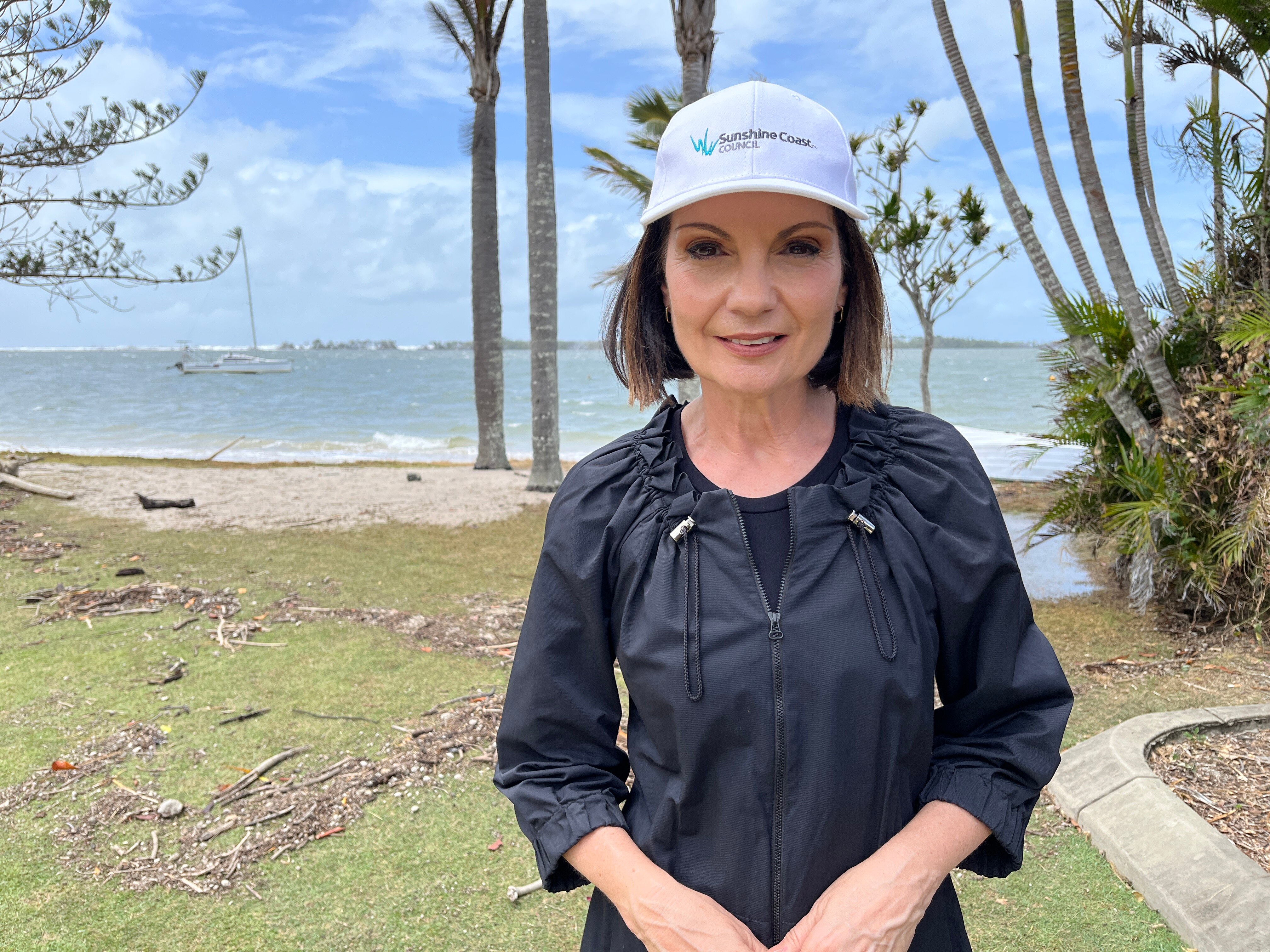 sunshine-coast-residents-use-90-000-sandbags-ahead-of-cyclone-alfred