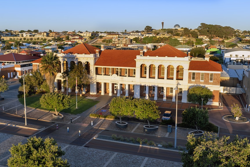 An aerial photo of the Geraldton courthouse.