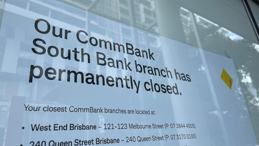 Australian banks close hundreds of branches and ATMs as services move online