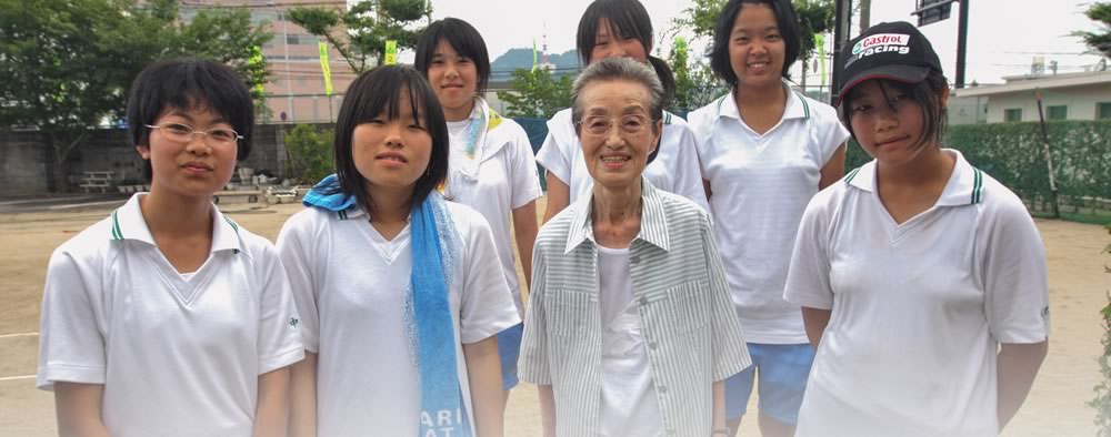 Tomiko Matsumoto visits schoolchildren
