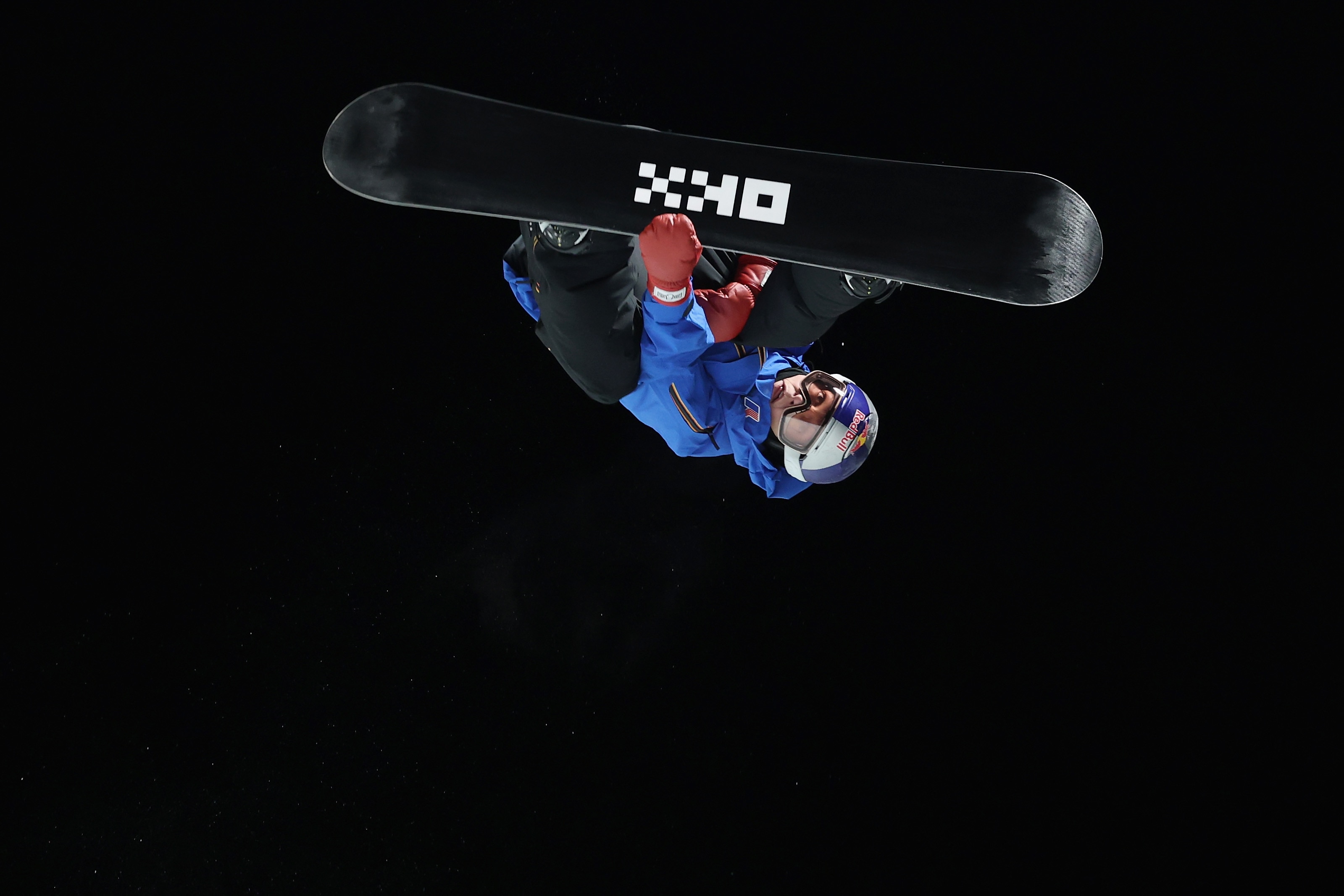 Scotty James completa uma manobra