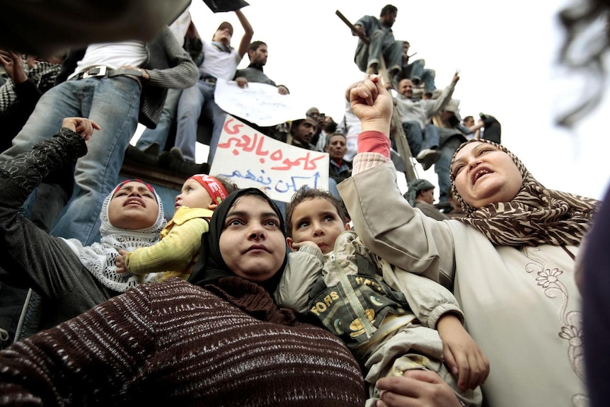 Protesters chant anti-government slogans as they demonstrate in Tahrir Square (Reuters: Dylan Martinez)