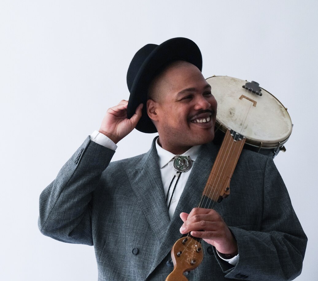 Jerron Paxton's blues and Chloe Kim's basses - ABC listen