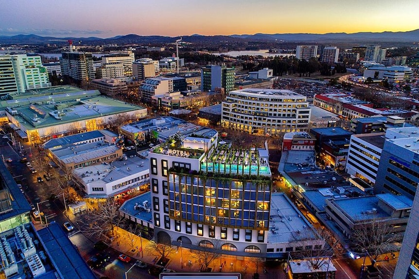 Artist's impression of a hotel in Canberra's CBD.