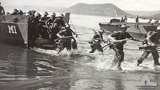 Troops of 29/46 Infantry Battalion come ashore south of Rabaul, New Britain.