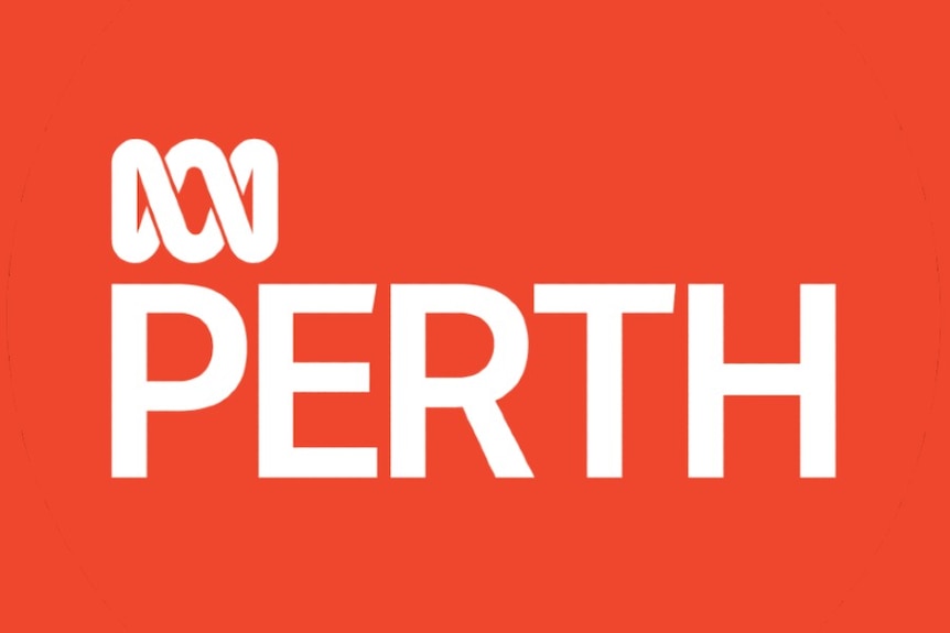 红色背景上带有 ABC 徽标和 Perth 一词的图形。 