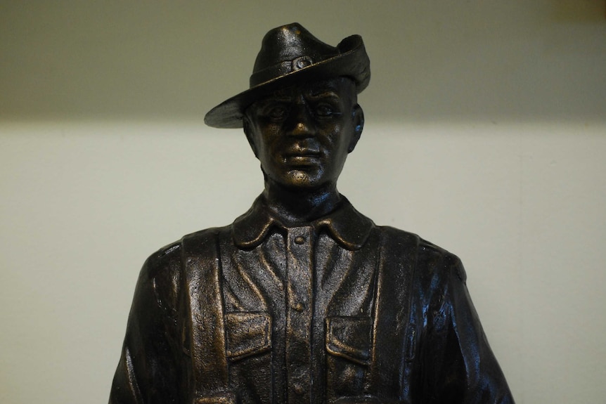 An Anzac statue