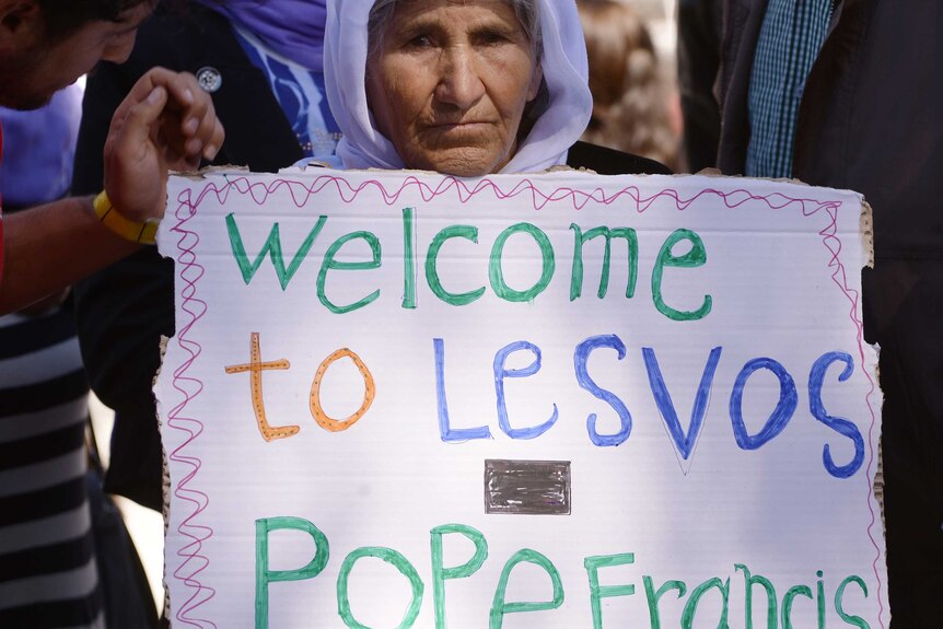 Pope welcomed by people in Lesbos