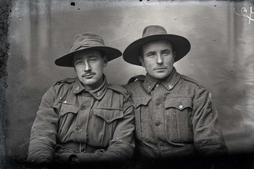 Two unidentified soldiers of the 5th Australian Division photographed in Vignacourt in November 1916.