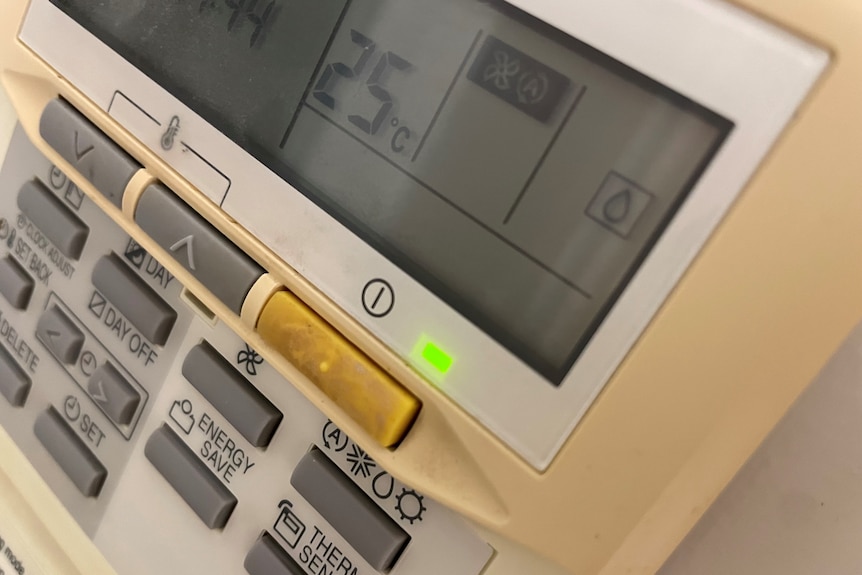 A ducted air conditioner panel, with the unit set to dry mode, as indicated by the waterdrop icon. 